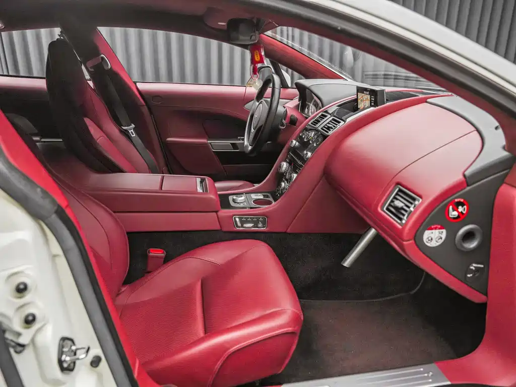 Aston Martin Rapide — миниатюра 25