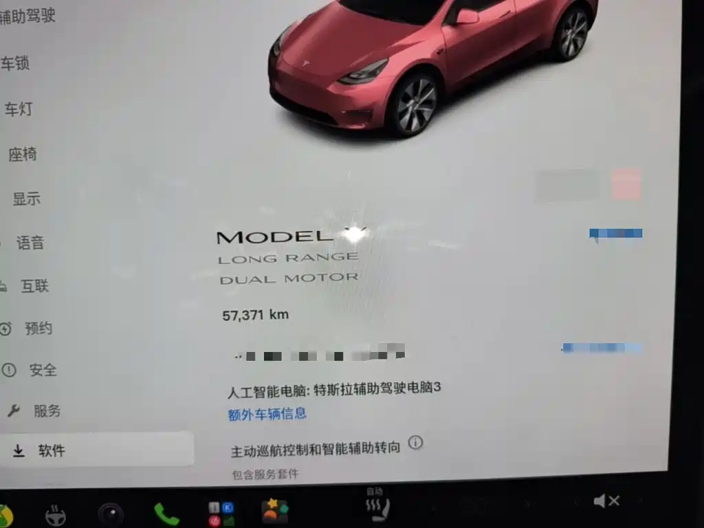 Tesla Model Y — миниатюра 12