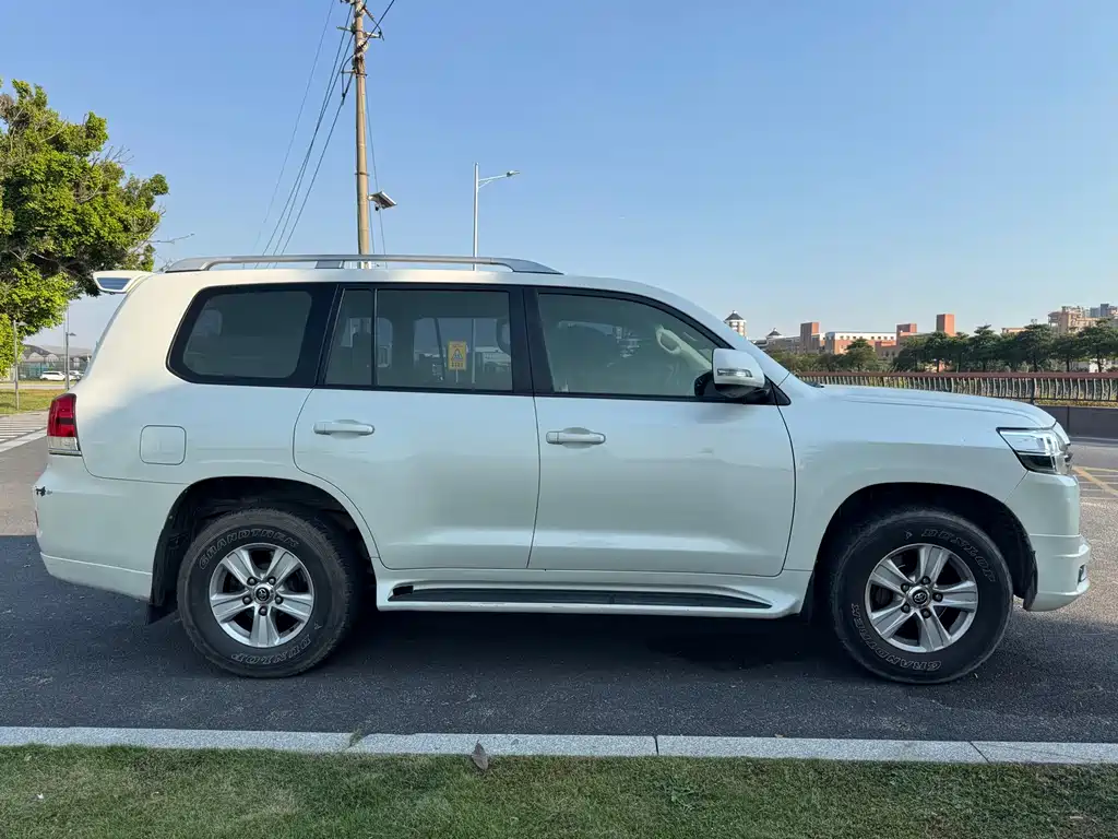 Toyota Land Cruiser — миниатюра 4