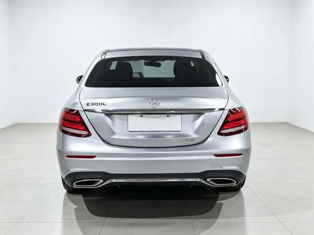 Mercedes-Benz E-Class — миниатюра 5
