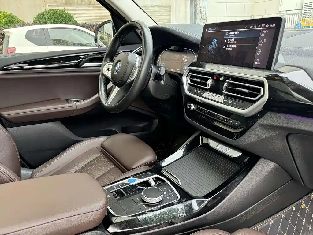 BMW iX3 2022 Lead