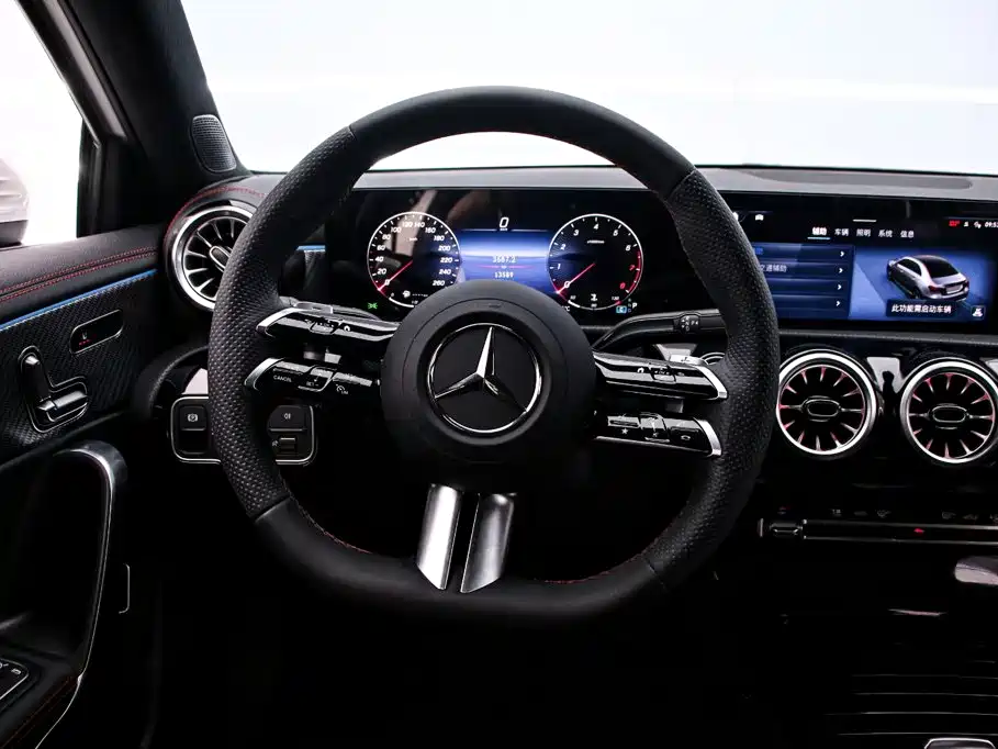 Mercedes-Benz A-Class — миниатюра 7