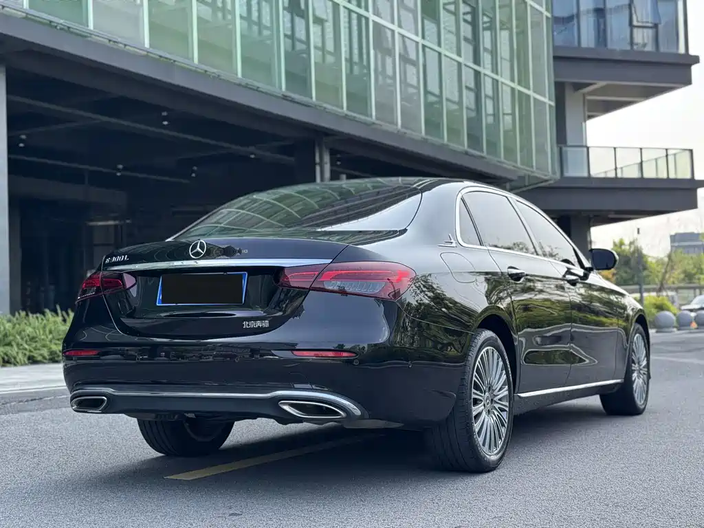 Mercedes-Benz E-Class — миниатюра 13
