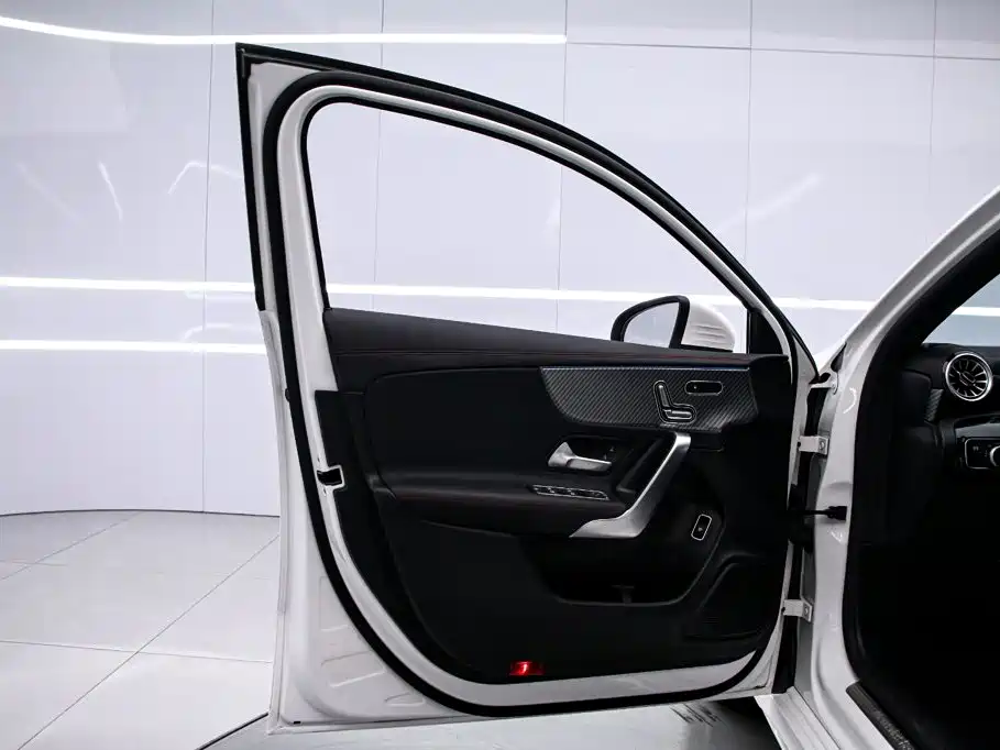 Mercedes-Benz A-Class — миниатюра 13