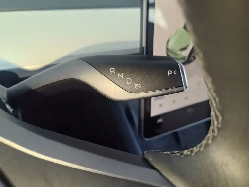 Tesla Model Y — миниатюра 14