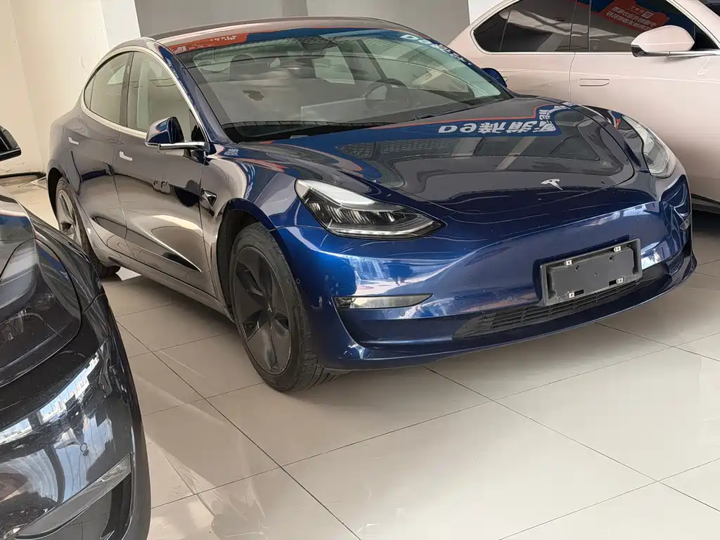Tesla Model 3 — миниатюра 3