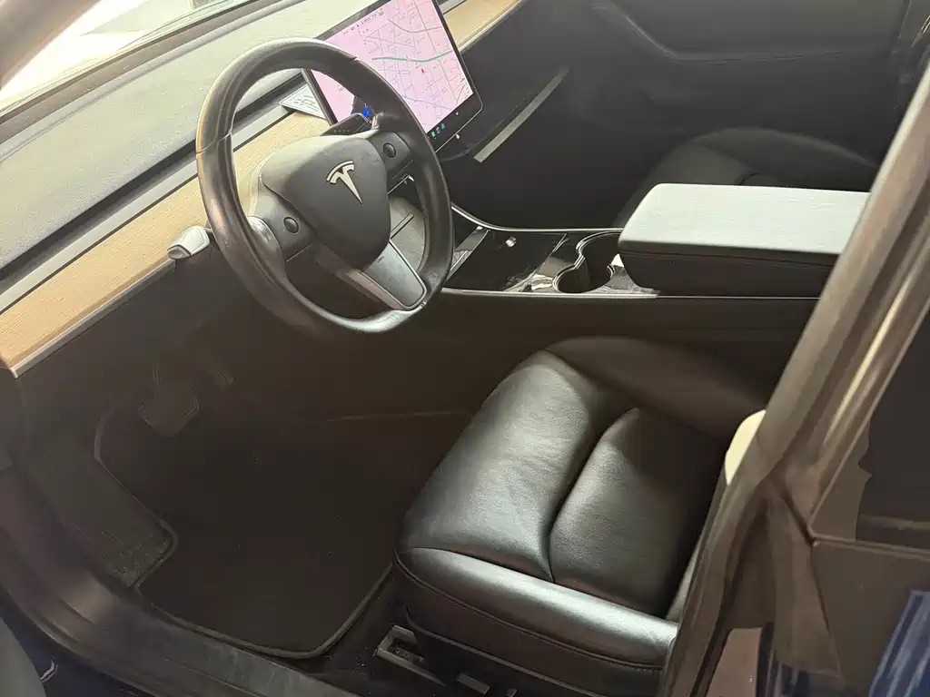 Tesla Model 3 — миниатюра 4