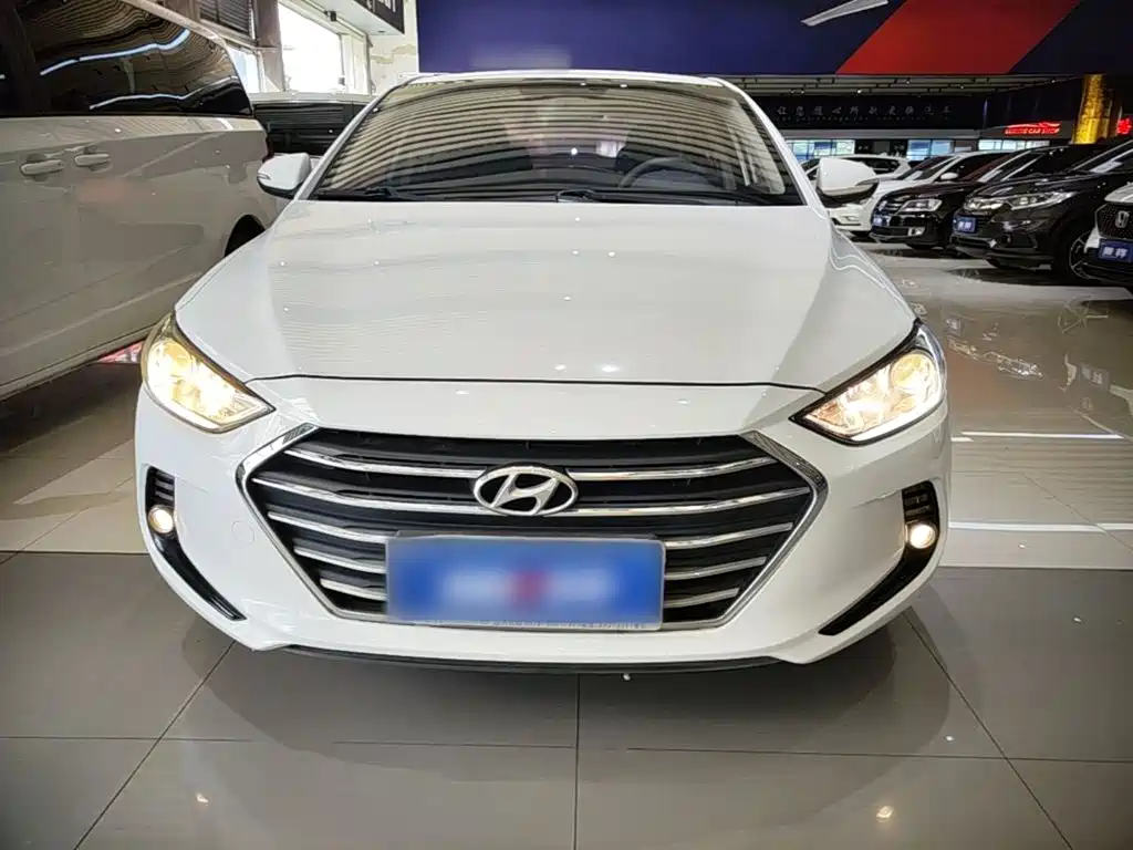 Hyundai Elantra — миниатюра 3