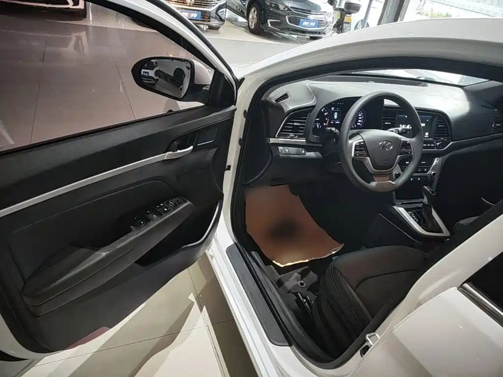 Hyundai Elantra — миниатюра 16