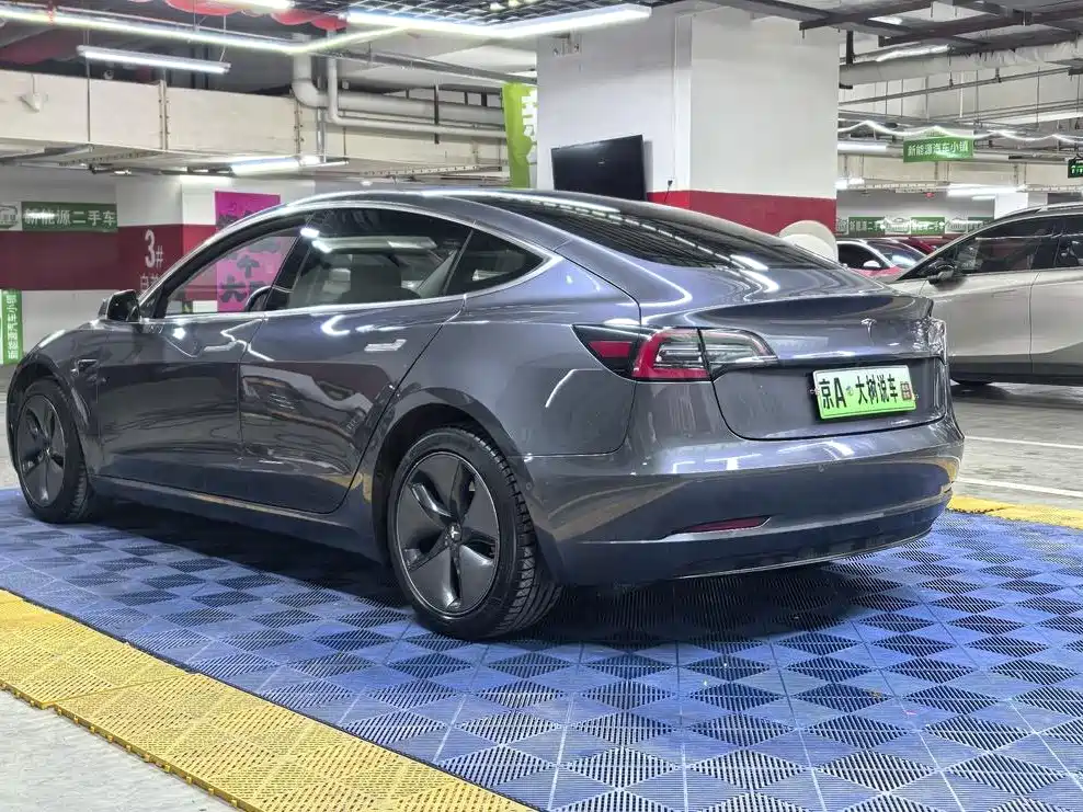 Tesla Model 3 — миниатюра 9