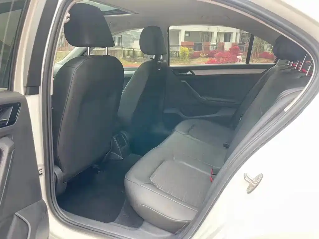 Volkswagen Jetta — миниатюра 9