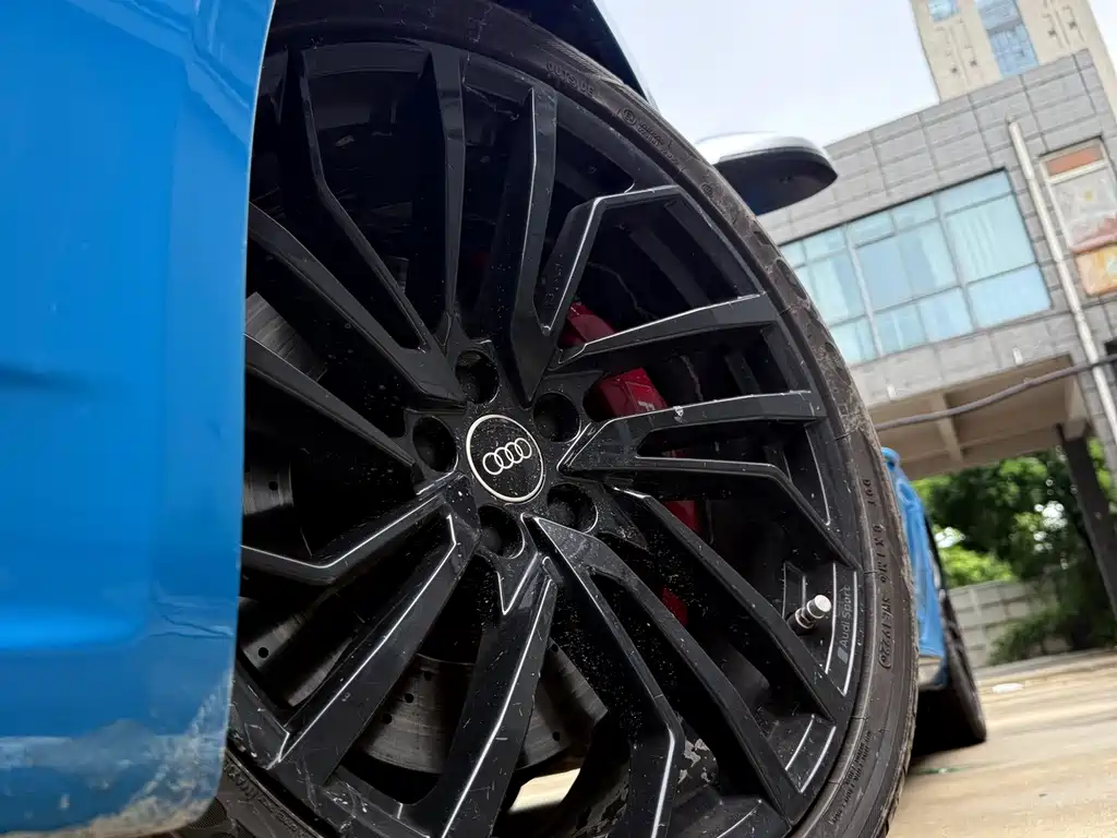 Audi RS 4 — миниатюра 7