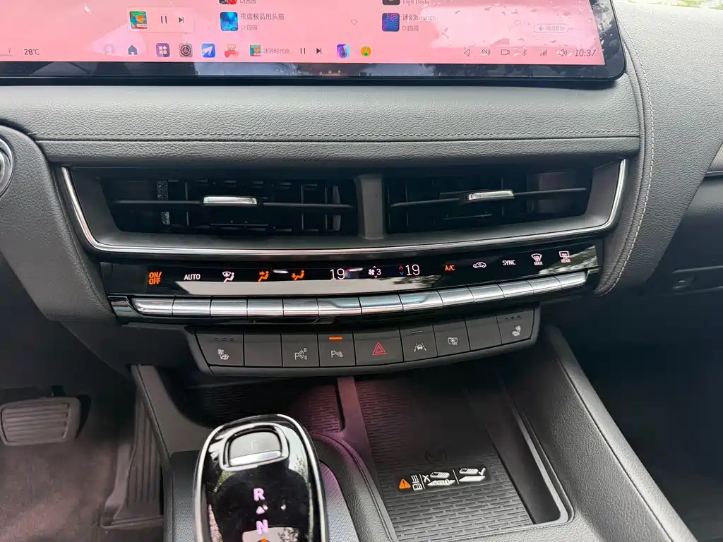 Cadillac CT5 — миниатюра 23