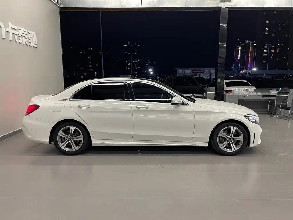 Mercedes-Benz C-Class — миниатюра 7