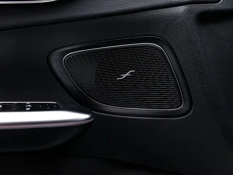 Mercedes-Benz C-Class — миниатюра 13
