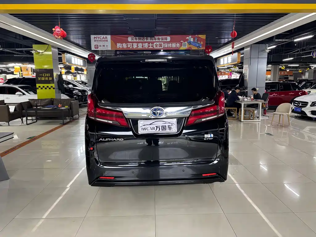 Toyota Alphard — миниатюра 9