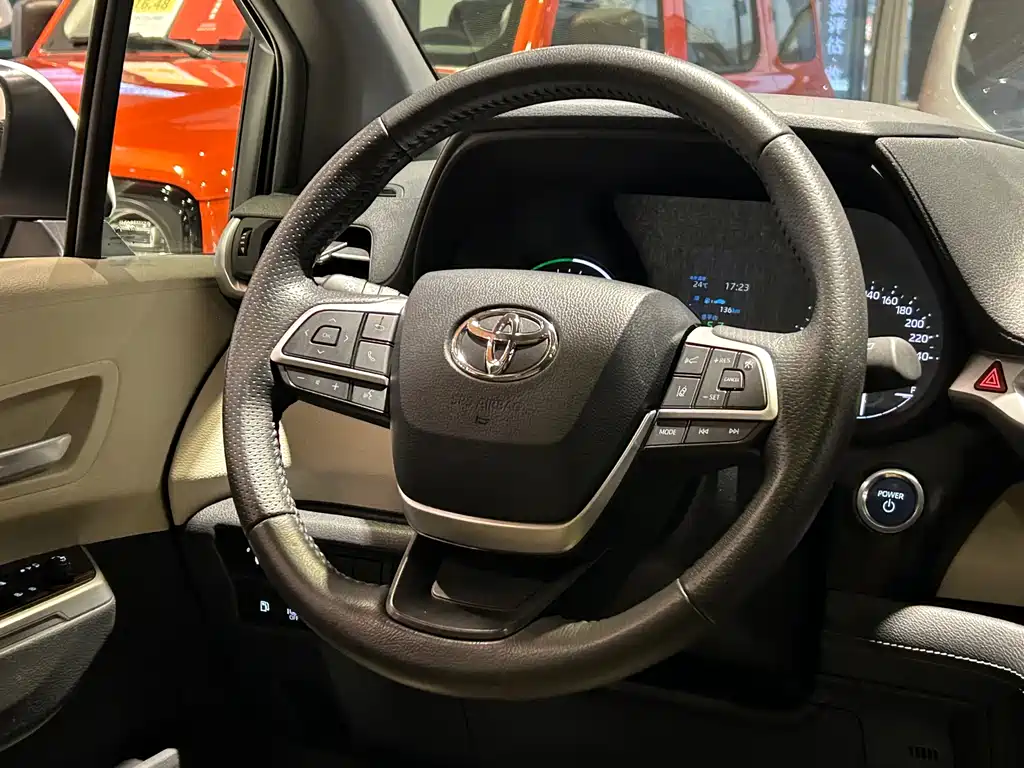 Toyota Sienna — миниатюра 21