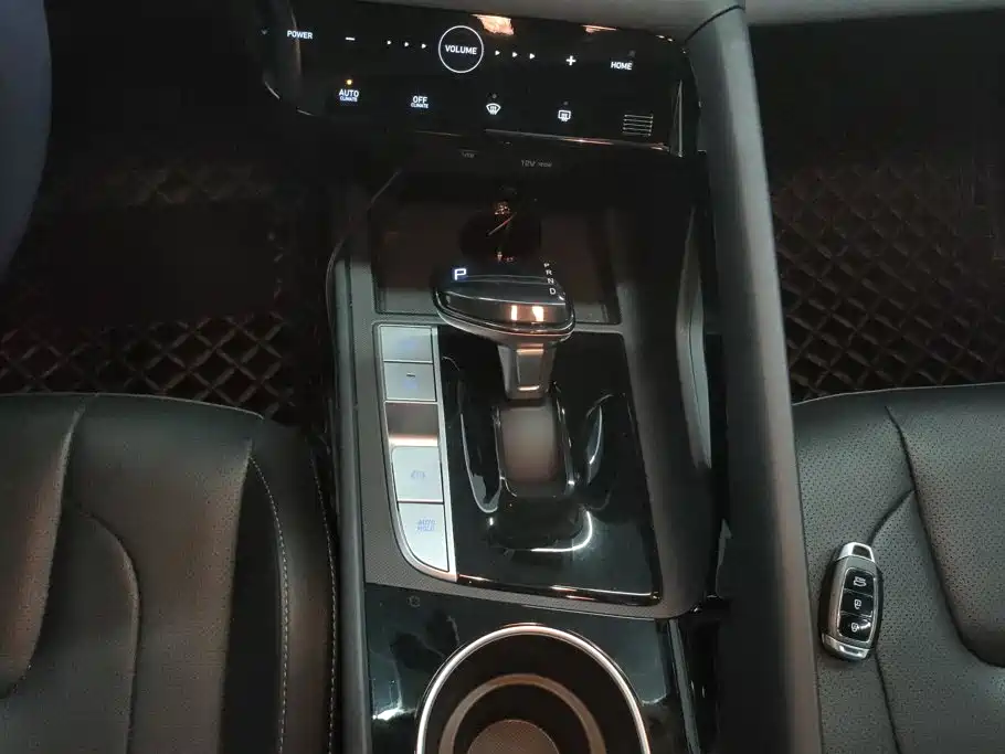 Hyundai Elantra — миниатюра 16