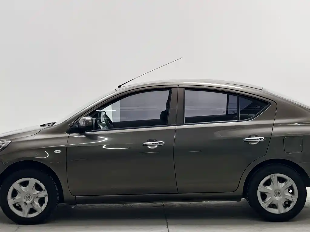Nissan Sunny — миниатюра 7