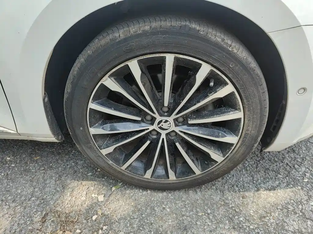 Skoda Superb — миниатюра 24