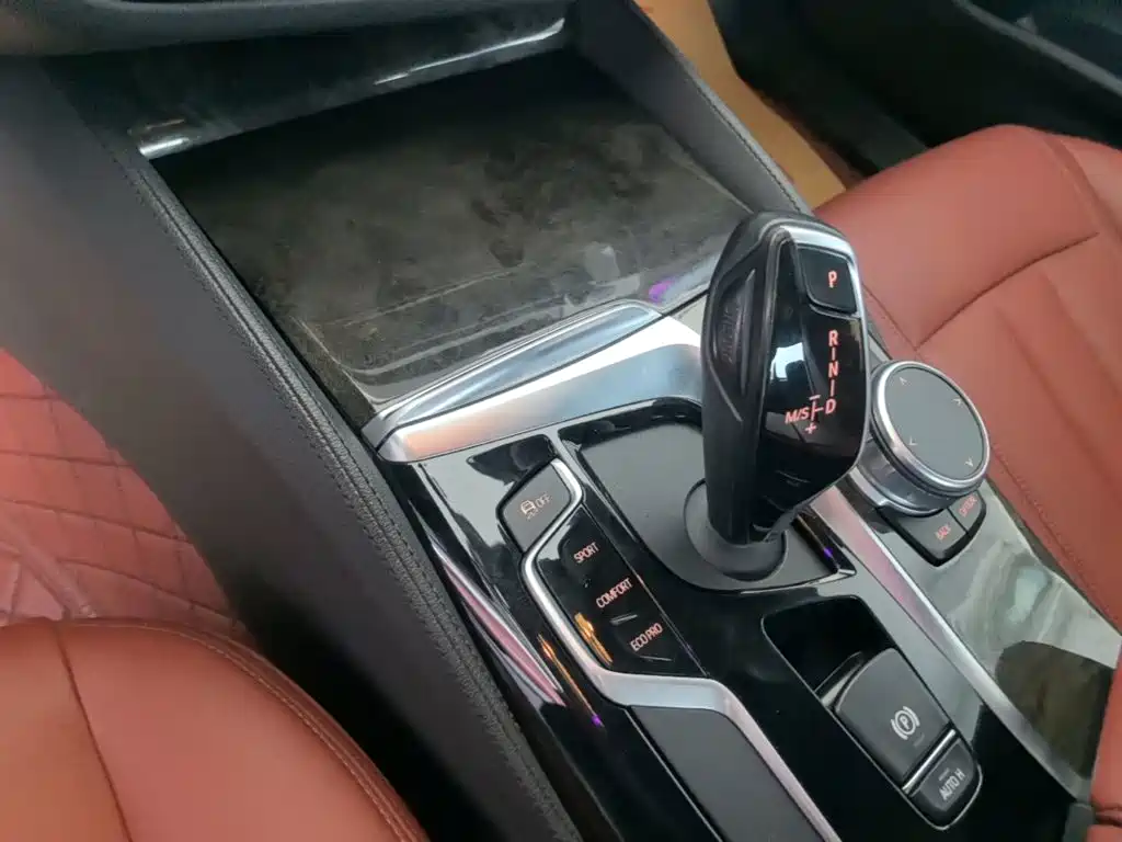 BMW 5 Series — миниатюра 14