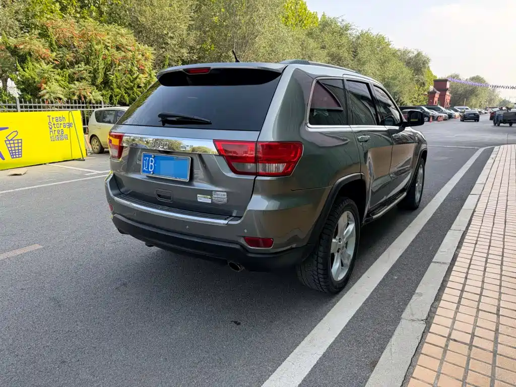 Jeep Grand Cherokee (Import) — миниатюра 11