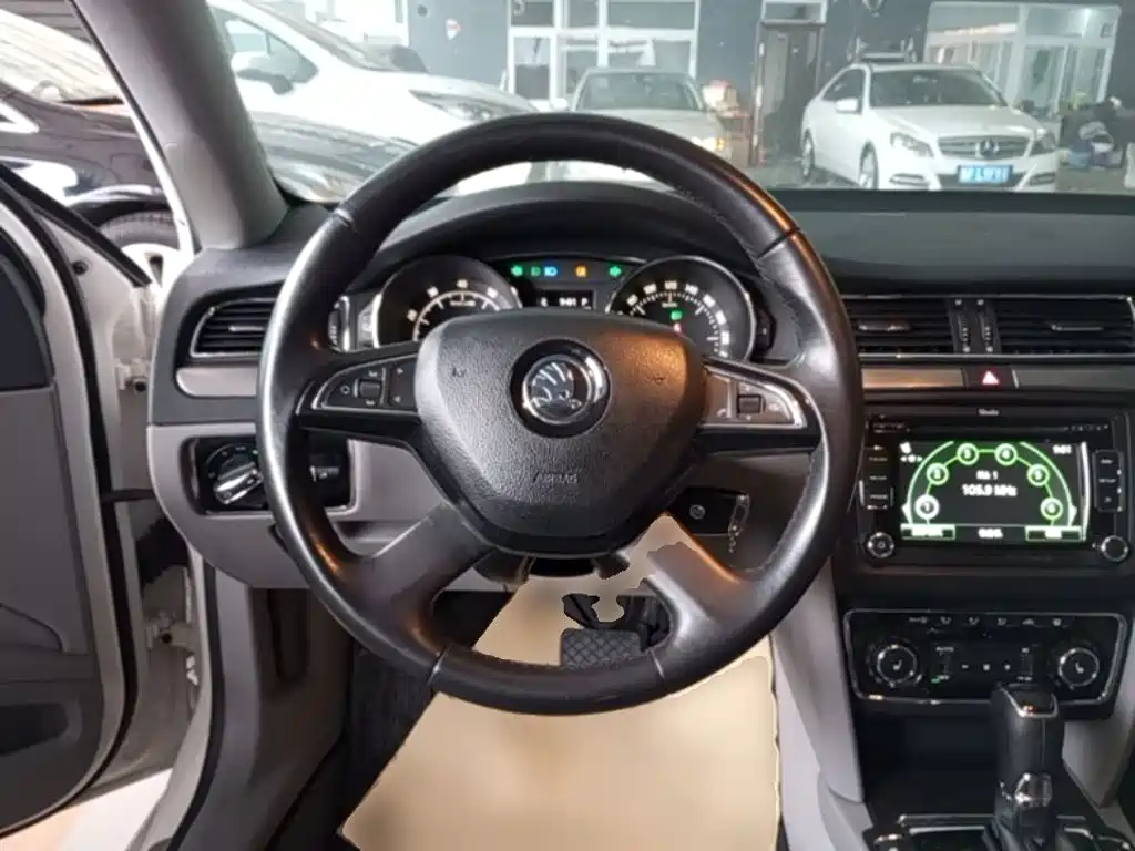 Skoda Superb — миниатюра 11