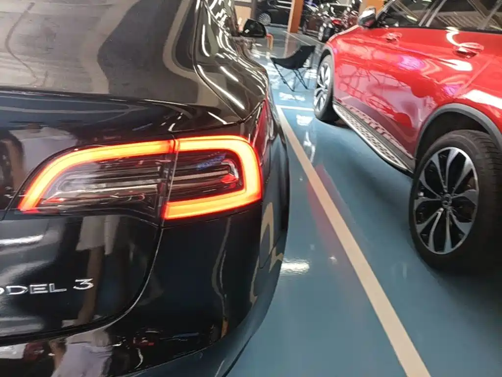 Tesla Model 3 — миниатюра 8