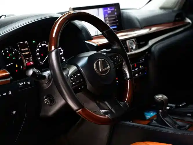 Lexus LX — миниатюра 4
