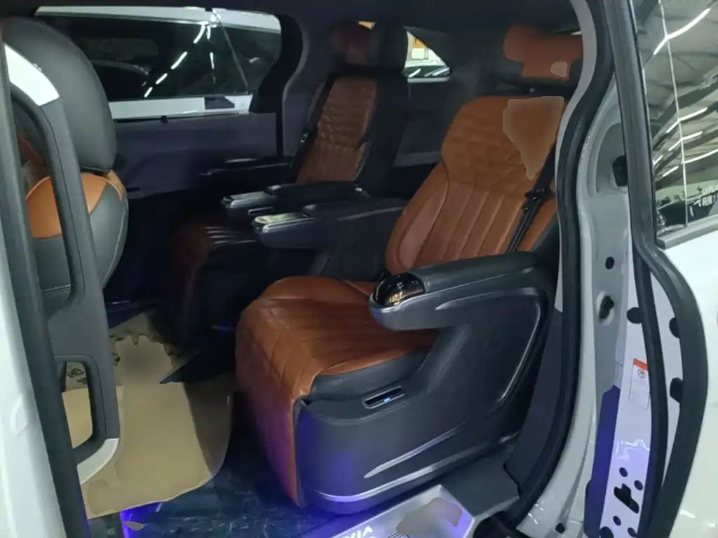 Toyota Granvia — миниатюра 17