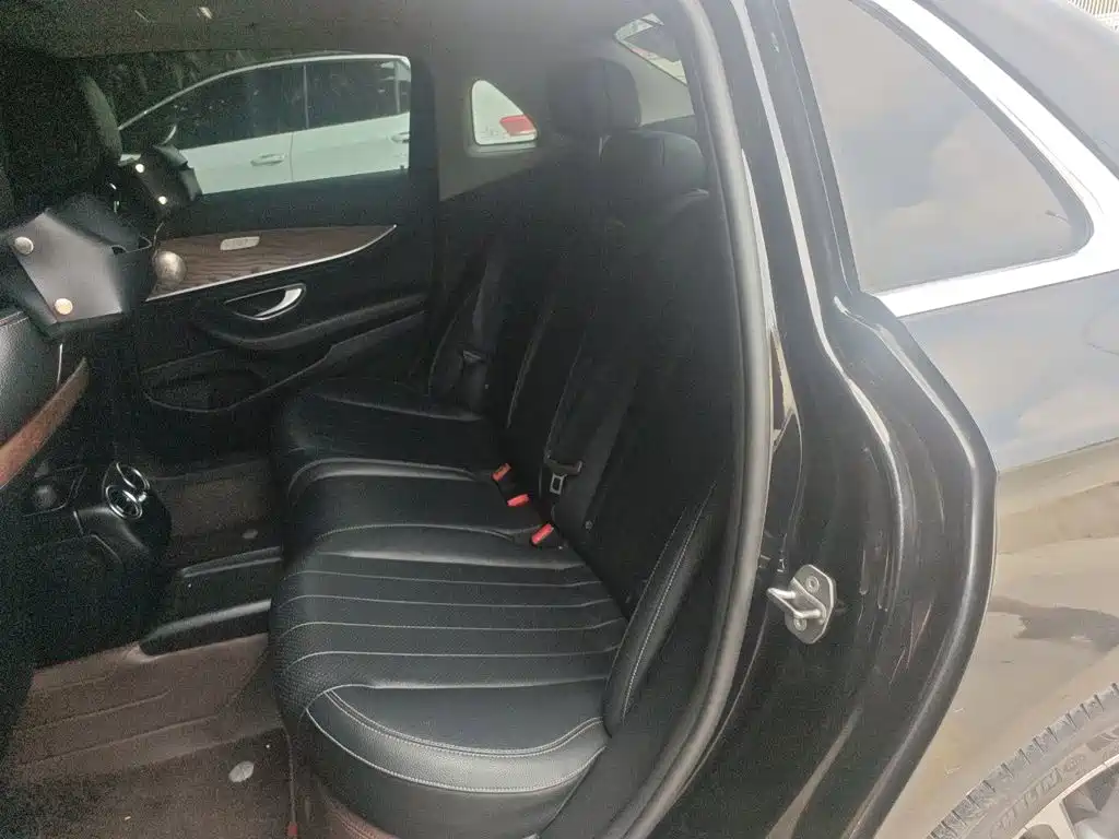 Mercedes-Benz E-Class — миниатюра 14