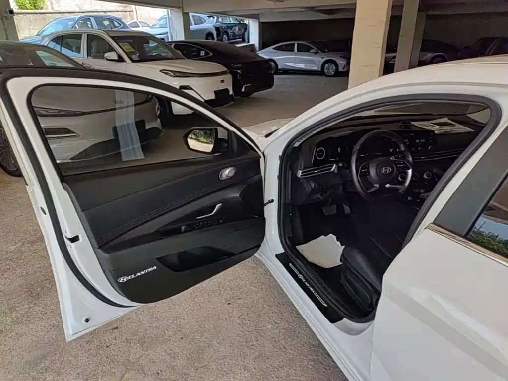 Hyundai Elantra — миниатюра 16