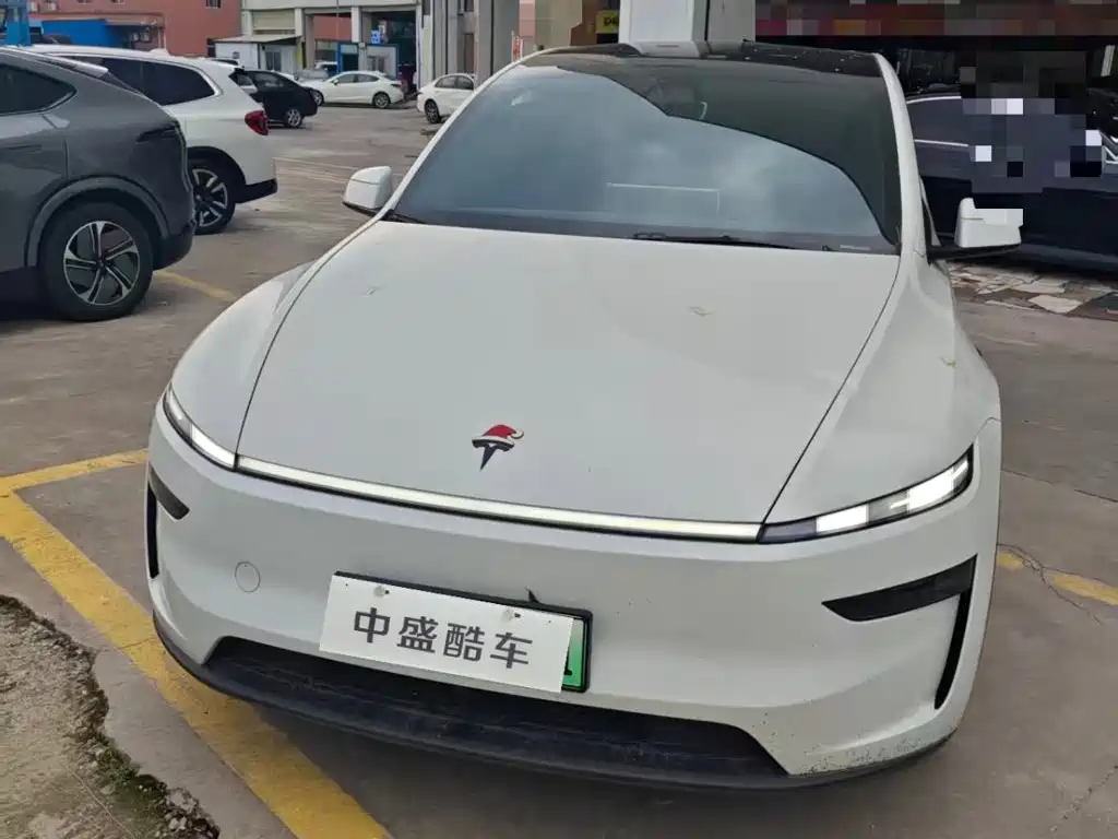 Tesla Model Y L — миниатюра 7