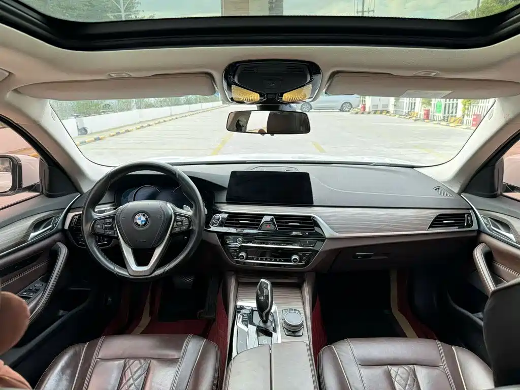 BMW 5 Series — миниатюра 8