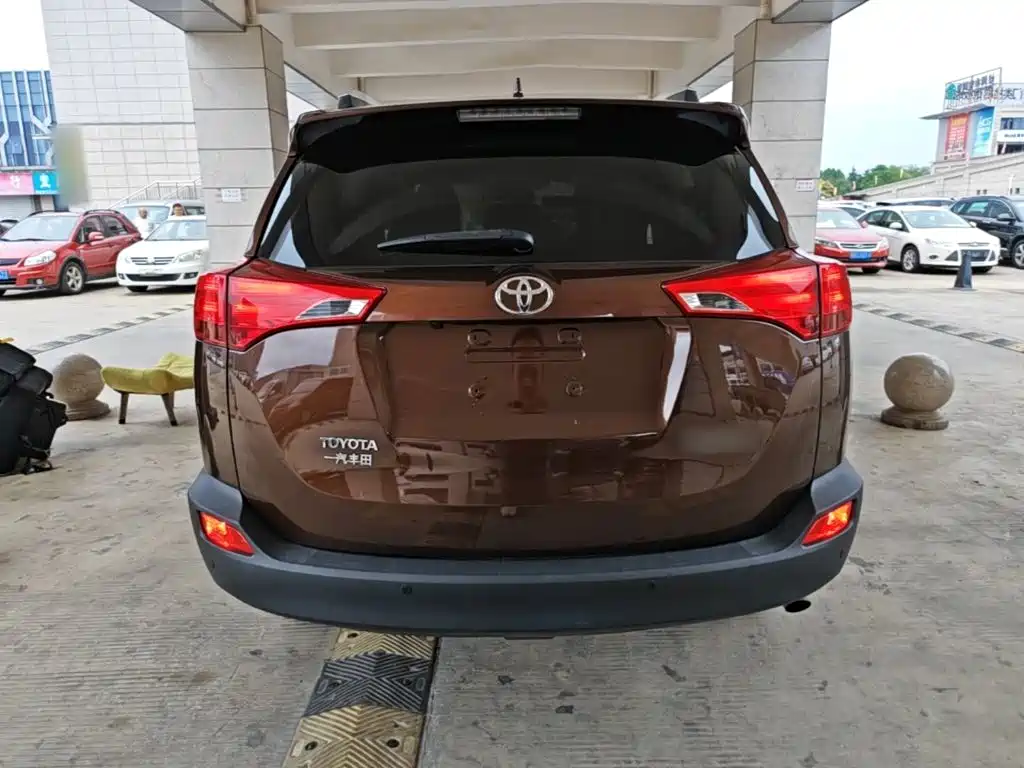 Toyota RAV4 — миниатюра 6