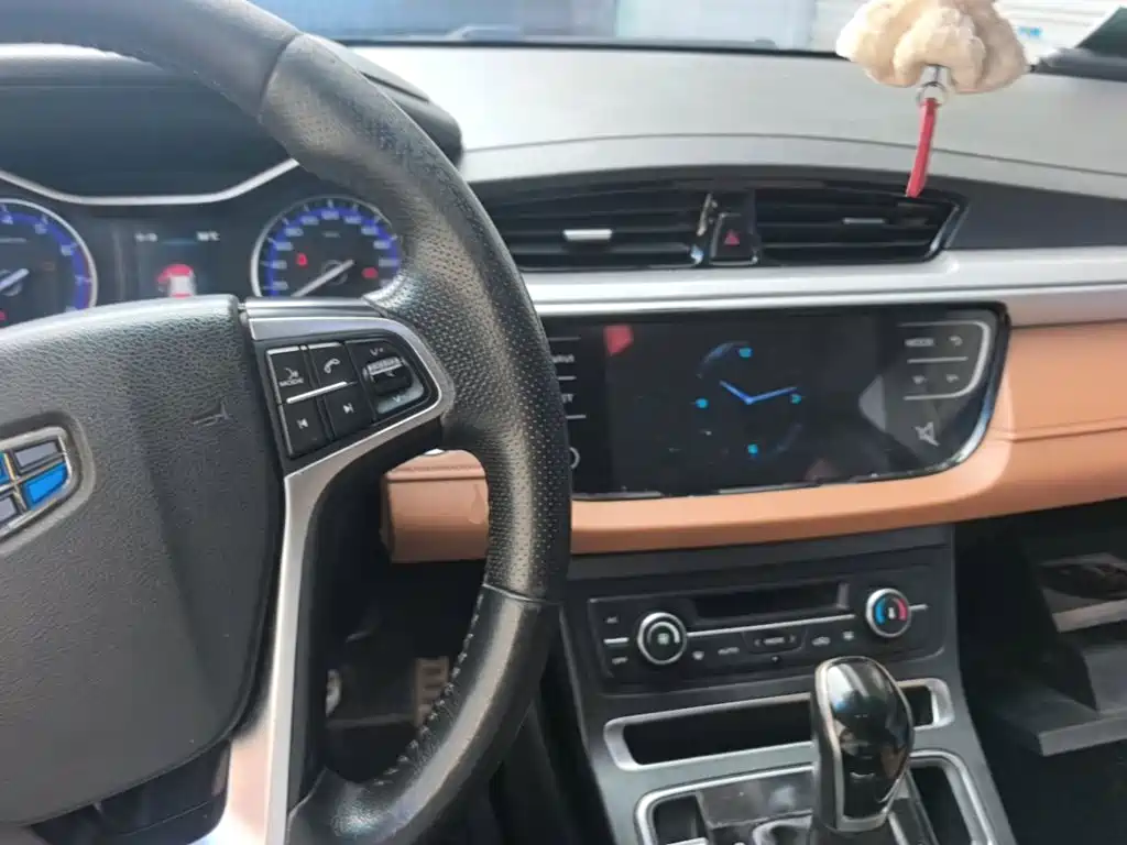 Geely Vision S1 — миниатюра 10