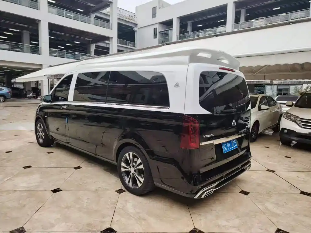 Mercedes-Benz Vito 2016 2.0T Elite 9 мест