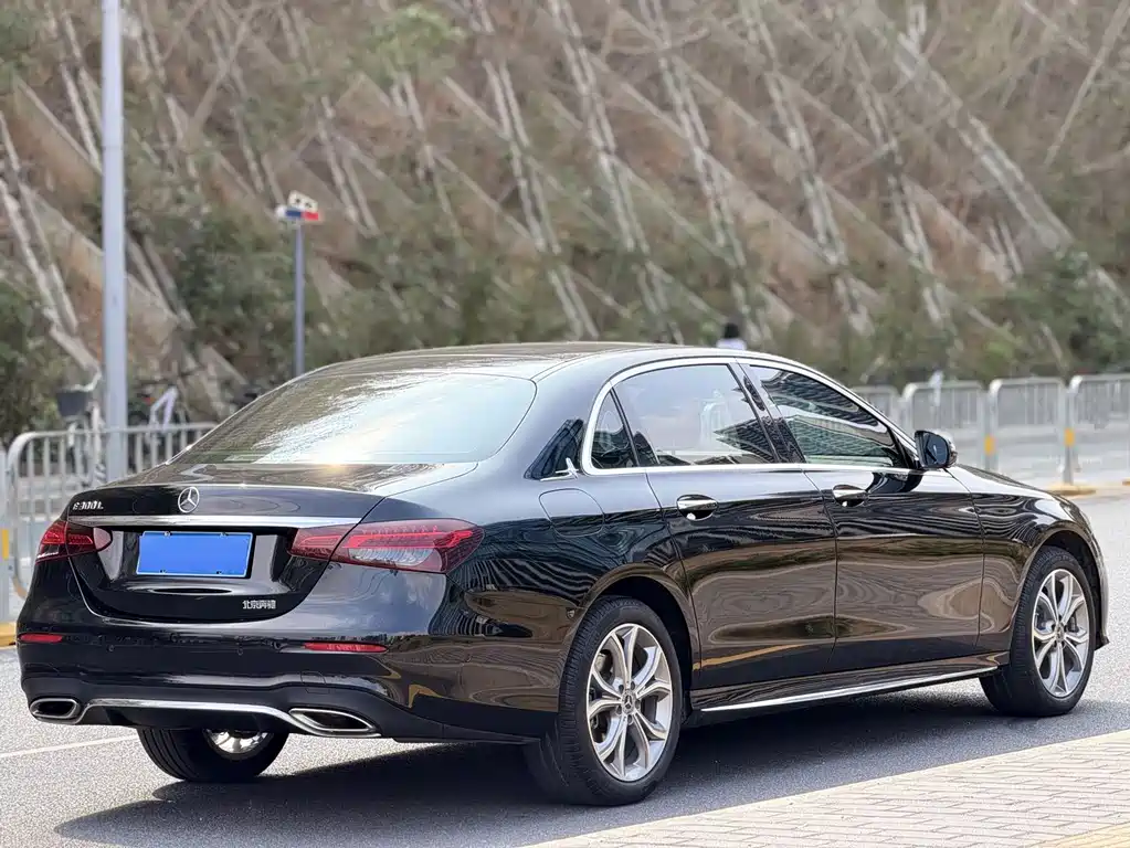 Mercedes-Benz E-Class — миниатюра 15