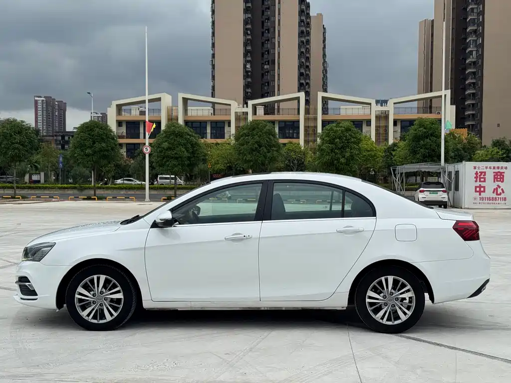 Geely Emgrand — миниатюра 8