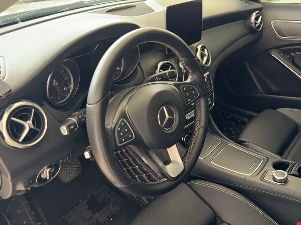 Mercedes-Benz GLA — миниатюра 7