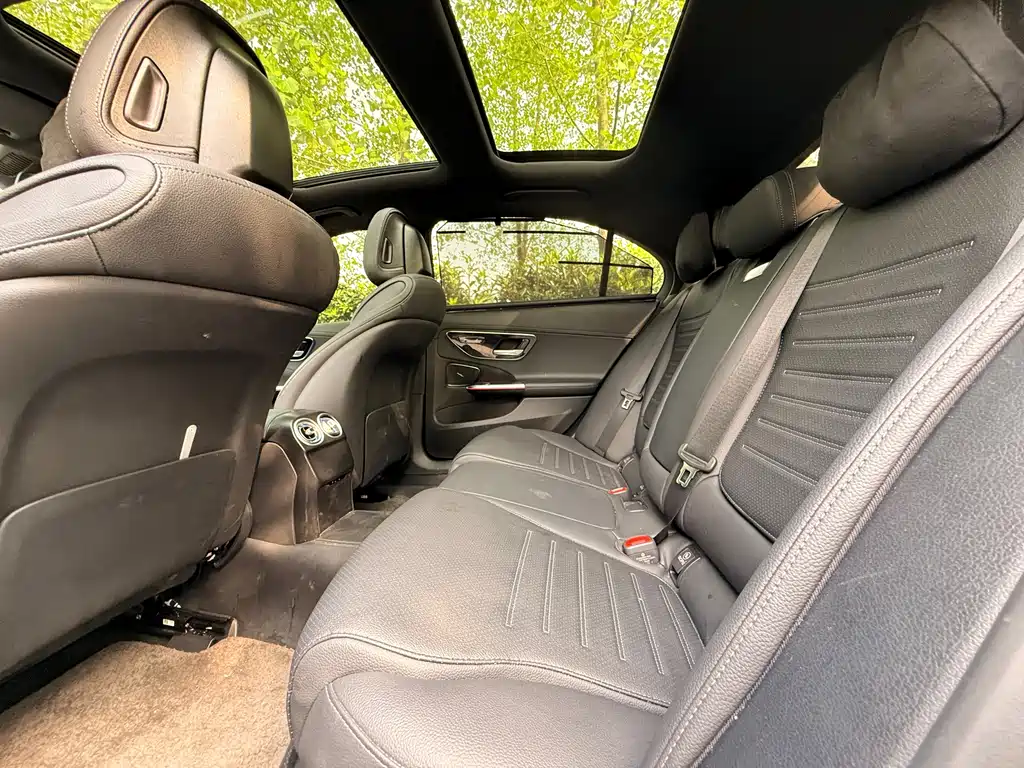 Mercedes-Benz C-Class — миниатюра 7