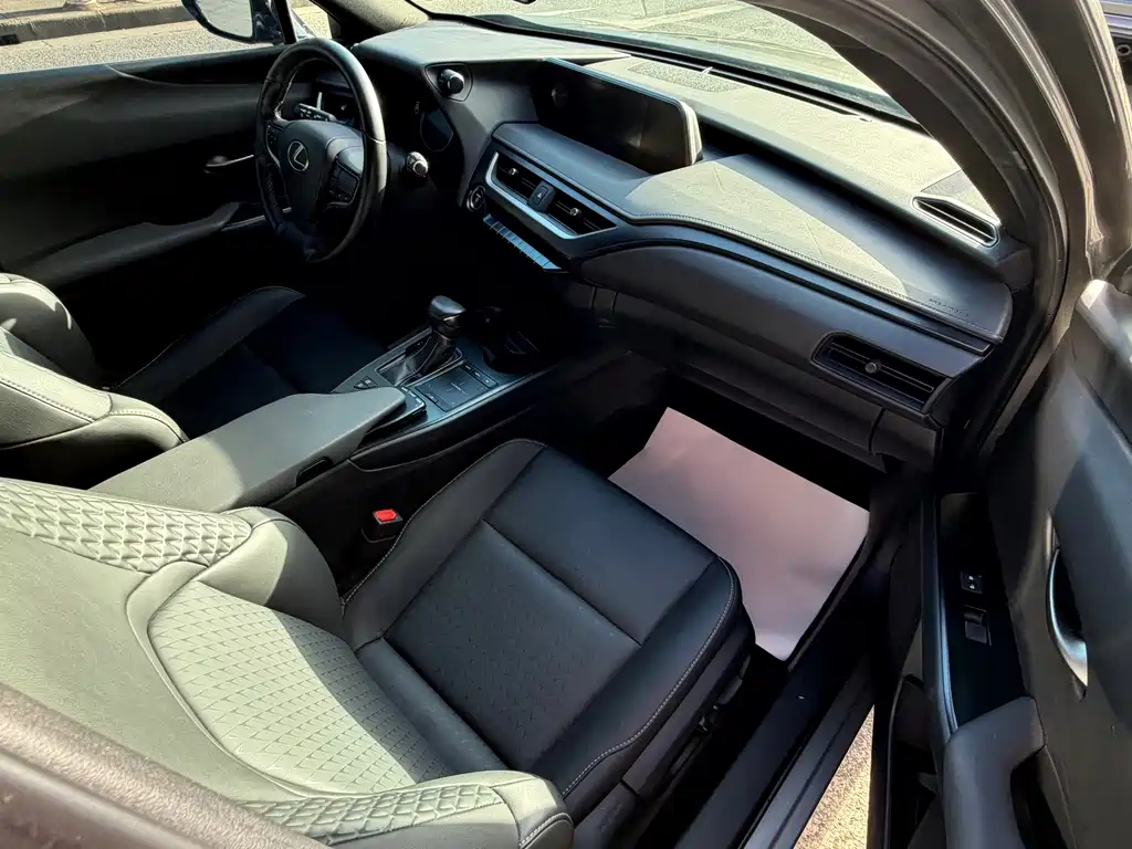 Lexus UX — миниатюра 10