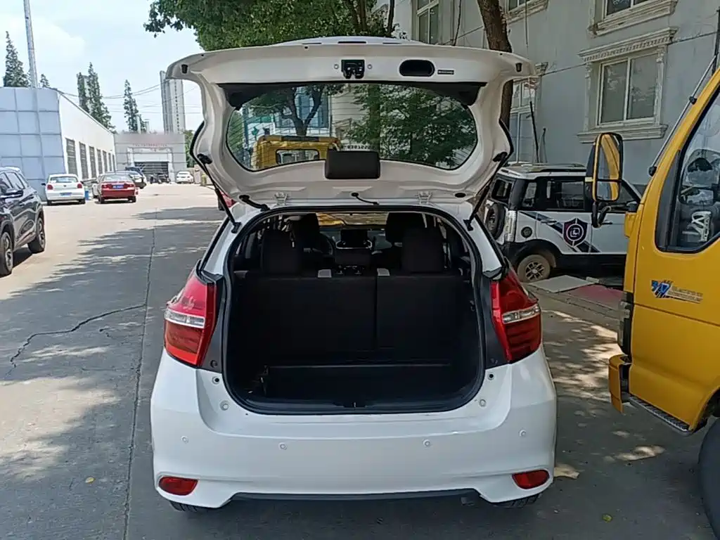 Toyota Yaris L — миниатюра 19