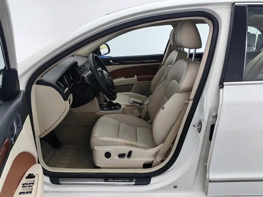 Skoda Superb — миниатюра 10