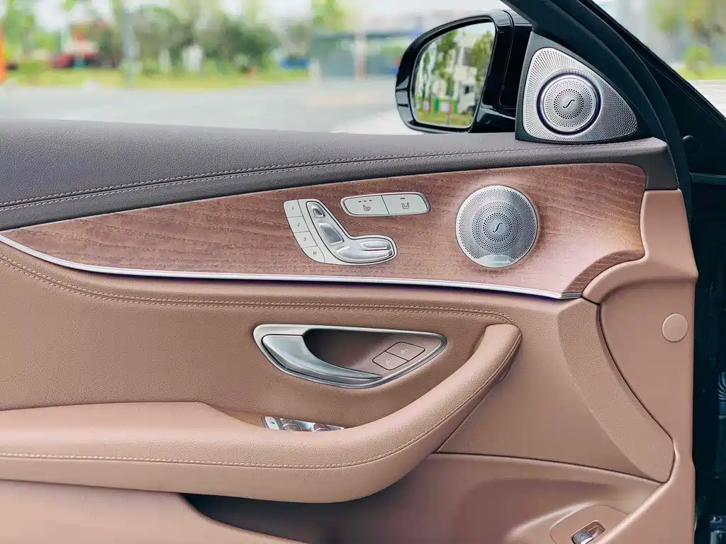Mercedes-Benz E-Class — миниатюра 13