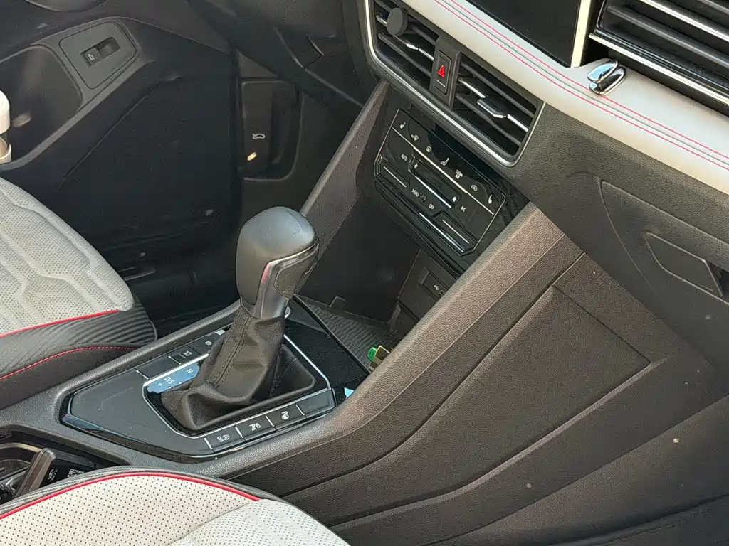 Volkswagen Tiguan L — миниатюра 10