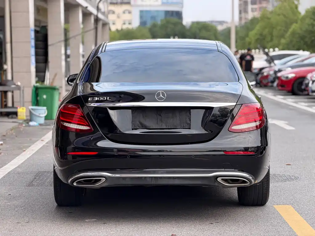 Mercedes-Benz E-Class — миниатюра 13
