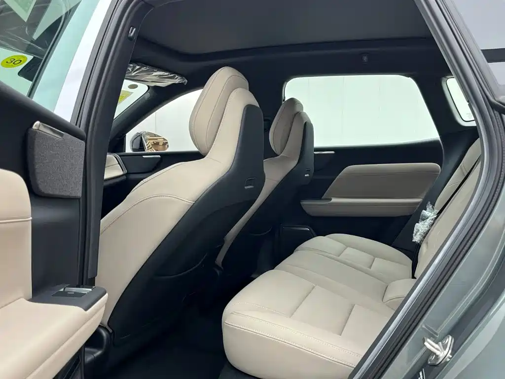 Volvo XC70 PHEV — миниатюра 9