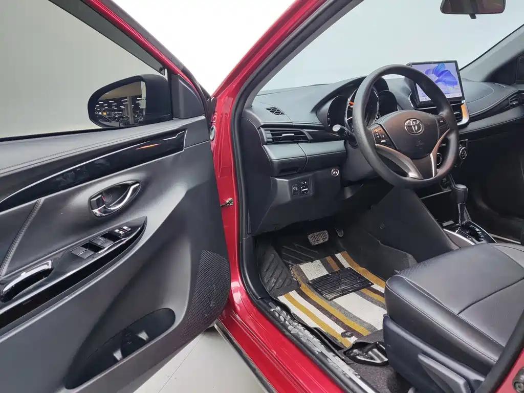 Toyota Yaris L — миниатюра 7