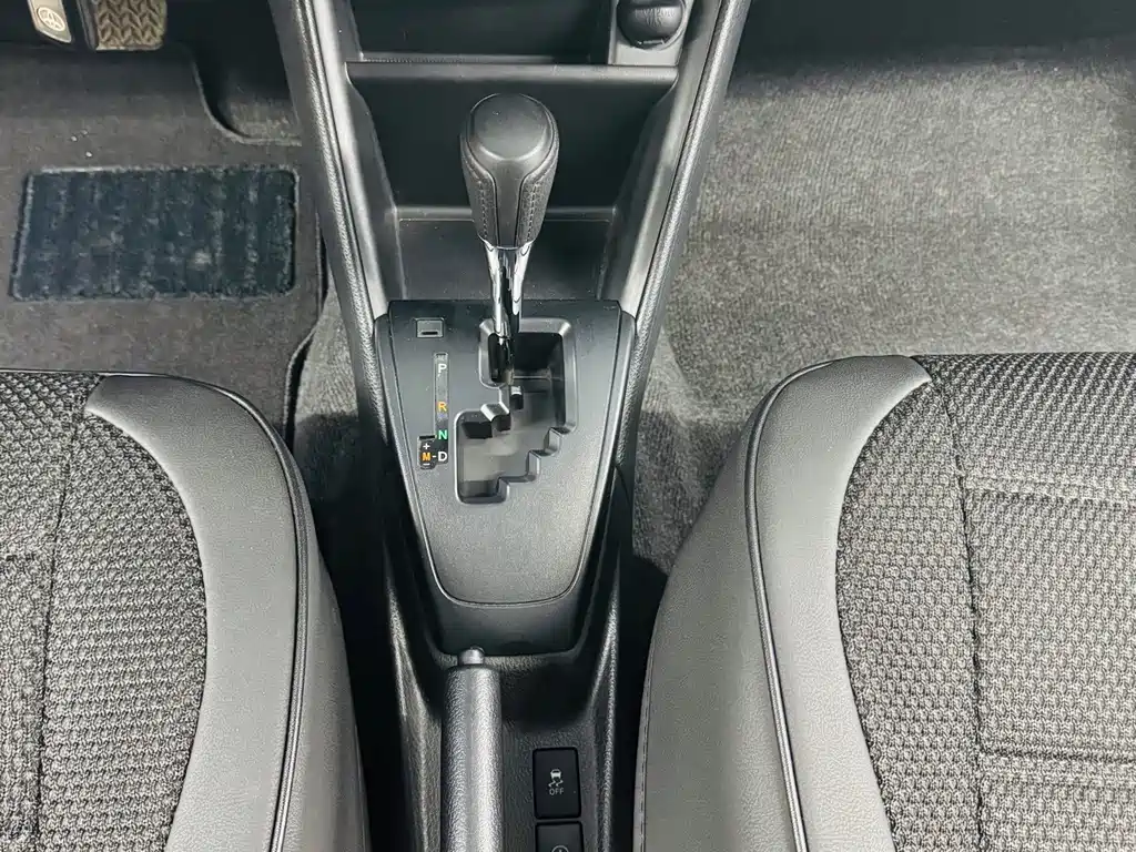 Toyota Yaris L — миниатюра 8